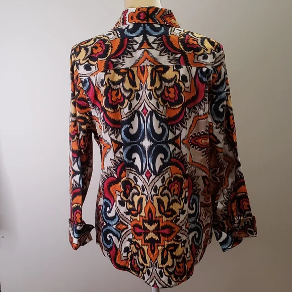 Chico's size 1 brightly colored button down shirt. F39 - Picture 4 of 9
